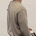 이런 <b>색감</b> 티하고 바지 ㅊ ㅊ 좀