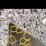 여우티 먹고 나서 보니까 티백안에 <b>벌레들</b> 진짜 ㅅㅔㄹ 수도 없이...