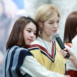 [드루와] 정연 악개 정연한테 스킨쉽하는거봐;