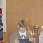 <b>백현</b> 지금 너무 살쪄서 다리를 잘 못 꼬음