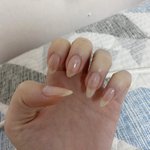 <b>손톱</b> 기르는중 ..