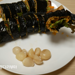 [이것좀봐줘] 삼겹살 김밥이랑 <b>마늘</b> 장아찌 같이 먹으면 너무 맛있음