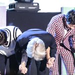 <b>인사</b>하는척 <b>손</b>에 뽀뽀했대요