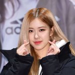 <b>지호</b>랑 로제 조금 닮지 않았어..??