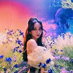 블랙핑크 지수, 꽃도 기죽이는 비주얼
