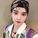 [NCT] 태용이 머리 끝에 <b>큐빅</b> 달린거