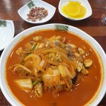 여자의 뜨거운 심장 불꽃을 피우네