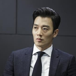 국내 정치드라마 <b>클리셰</b>가 된 듯한 플롯