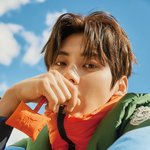 황민현 몽클레르 화보컷