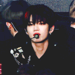 글리터 <b>파츠</b> 붙이고 활동하는 아이돌