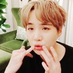[방탄소년단] <b>적적</b>해서 뷔앱 보는디