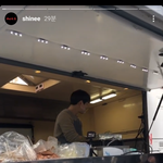 [모두드루와] 오늘자 팬,<b>스탭</b>한테 붕어빵 구워주는 아이돌.jpg
