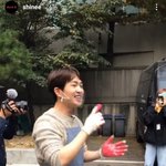 오늘자 스태프들한테 붕어빵 구워주는 샤이니 <b>온유</b>.JPG