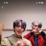 꽃이 꽃을꽂고 꽃을주니 내심장이 <b>데이지</b>