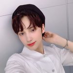뭔가 휴닝카이 셀카 이렇게 찍을때마다 <b>훈녀</b>같음