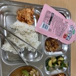 우리보다 급식 개쌉꾸진데 있냐?ㅋㅋ