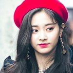 쯔위랑 <b>민주</b> 야 솔직히 누가 더 예뻐