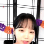 <b>후드</b>티 10만원짜린데 어때?