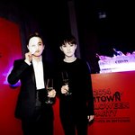 도경수가 조용히 <b>하래</b>
