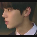 <b>황민현</b> 드라마로 보니까 얼굴 좀