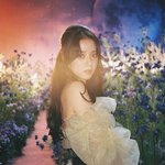 블랙<b>핑크</b> 지수, 꽃보다 돋보이는 존재감 '명불허전'