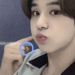 [NCT] 정우 키노 포카 손가락부분 원래 이런건가??