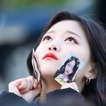 딱히 꾸미지 않아도 예쁠 <b>여</b><b>돌</b>