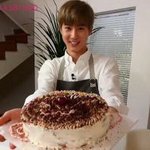 [EXO] 난 준면이가 <b>직접</b> 케이크도 만들어줌