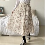 <b>이</b> 롱스커트에 뭐가 더 <b>잘</b> 어울려?