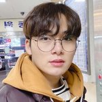 <b>송대익</b> 약간 뷔 닮은거같지않아?