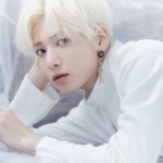 태현 이거 금발 인가 <b>백발</b>인가