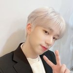 <b>은발</b>이 잘 어울리는 신인남돌