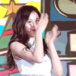 찡긋하는<b>사나</b>