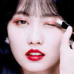 눈에뻘건거바르는<b>모모</b>