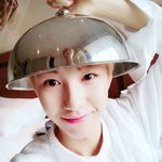 ㅅㅂ 저거 누구임 <b>쟁반</b>에 머리 비치는 거