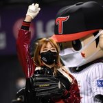 에이핑크 윤보미 서울<b>LG</b> 4번 시구