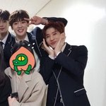 반에서 방귀꼈는데 소리개크게남..