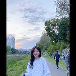 <b>이나은</b> 이 옷 어디껀지 아는사람
