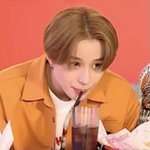 [NCT] 김정우 얼굴만 가져가서 <b>음료</b>마시는거