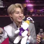 [NCT즌] 럱쥔이 웃을 때 <b>왼쪽</b>눈꼬리 끝쪽 접히는거 개귀여워