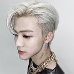 <b>재민</b> 얼굴 쥰내 작네
