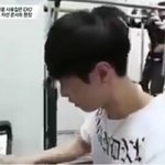 <b>세훈</b> 누군지 모르는 사람이랑 뭐해..?