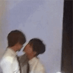 우리오빠들 <b>구석</b>에서 키스함