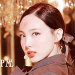<b>나연</b> 콧선 너무 예쁘다
