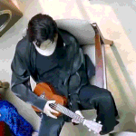 [방탄소년단] 그냥 의자에 앉아서 기타 튕기고 있을뿐인데