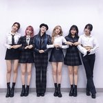 여자친구 이번 사진 컨셉 <b>검지</b>손가락인가봐..