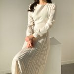 [꼭조언부탁] (추가)결혼식에 <b>아이보리</b> 원피스를 입고 바로 옆에서...