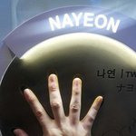 트와 나연이 손 크기 봄?