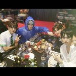 오른 쪽 맨 <b>앞</b>에 누구임 엔시티 <b>멤버</b>같은데