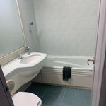 인테리어 업자가 화장실을 개떡같이 만들어놓고 돈달래요